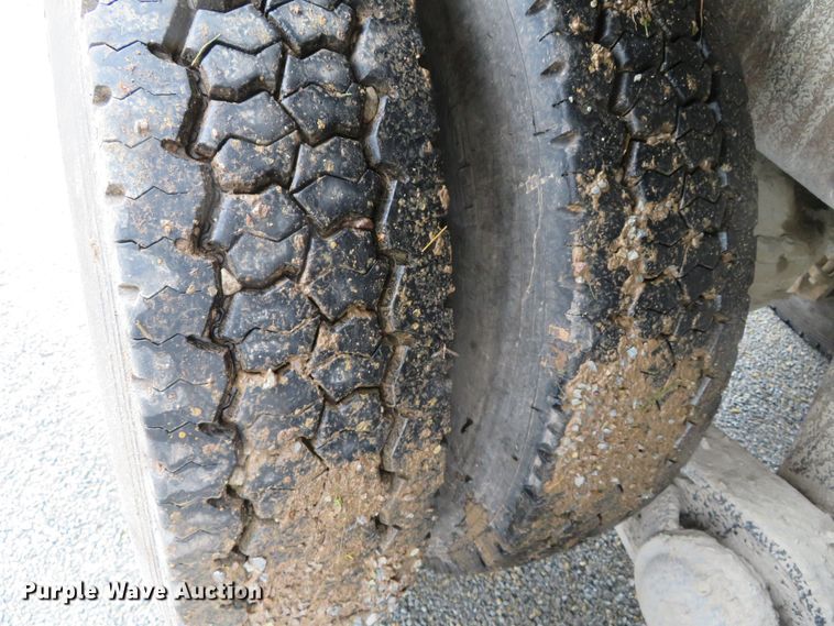 image for item DN7975 1992 Mack RD690S  dump truck