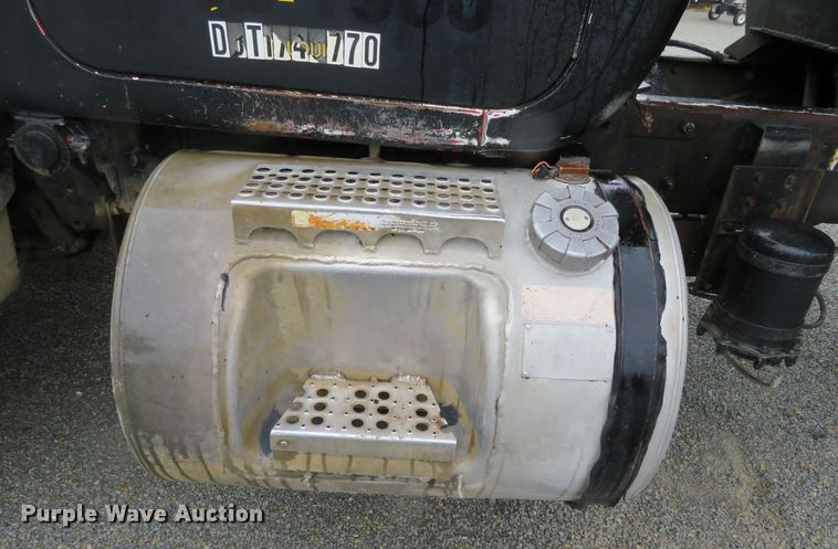 image for item DN7975 1992 Mack RD690S  dump truck