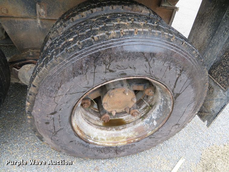 image for item DN7975 1992 Mack RD690S  dump truck