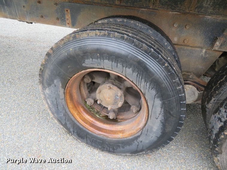 image for item DN7975 1992 Mack RD690S  dump truck