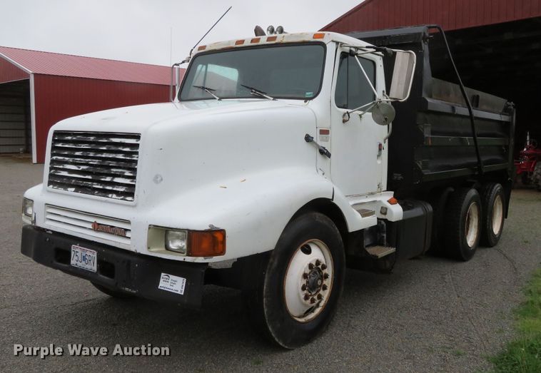 image for item DN7976 1989 International 8300  dump truck