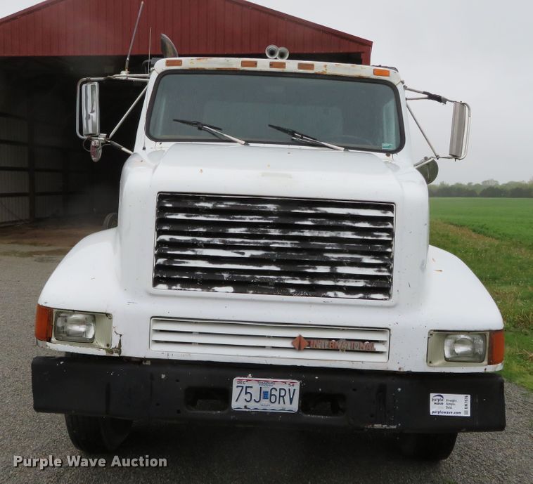 image for item DN7976 1989 International 8300  dump truck