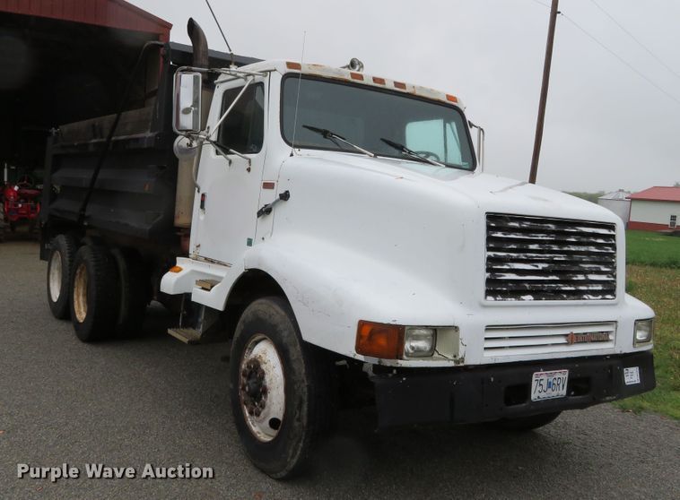 image for item DN7976 1989 International 8300  dump truck