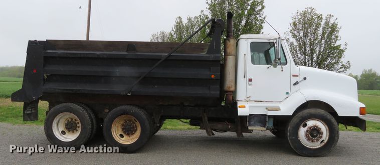 image for item DN7976 1989 International 8300  dump truck