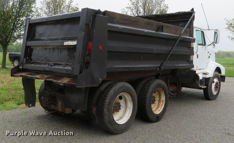 image for item DN7976 1989 International 8300  dump truck