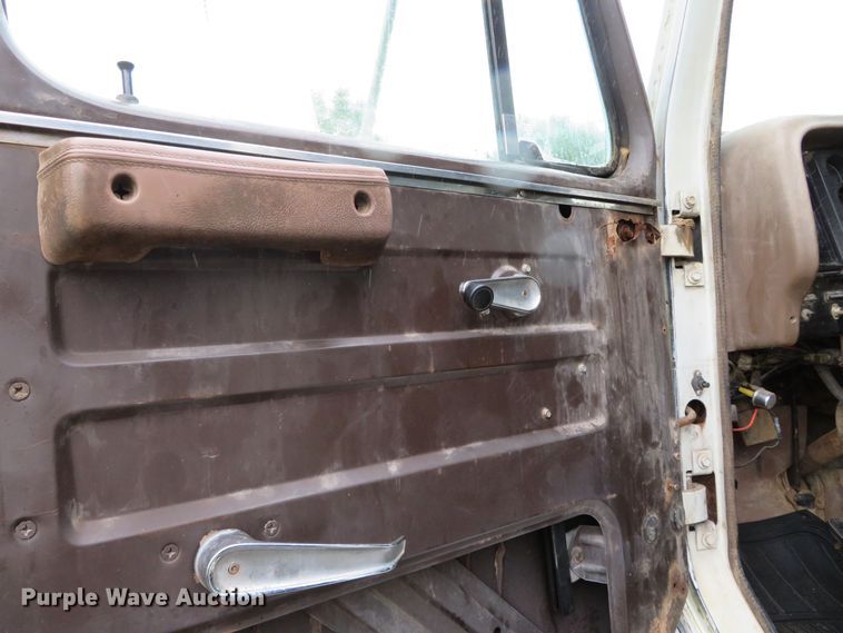 image for item DN7976 1989 International 8300  dump truck