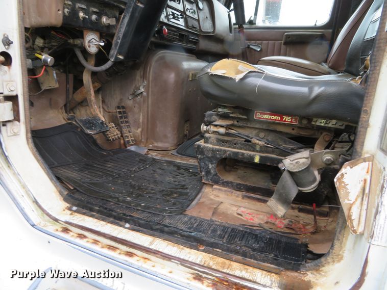 image for item DN7976 1989 International 8300  dump truck