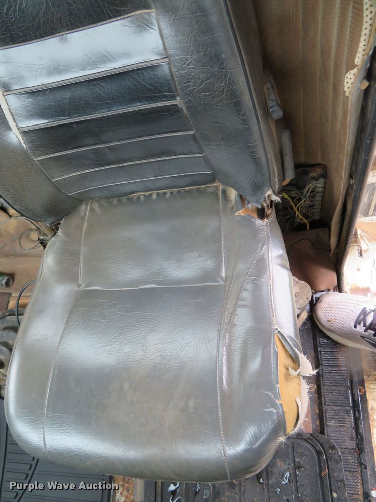 image for item DN7976 1989 International 8300  dump truck