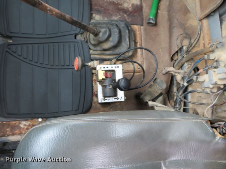 image for item DN7976 1989 International 8300  dump truck