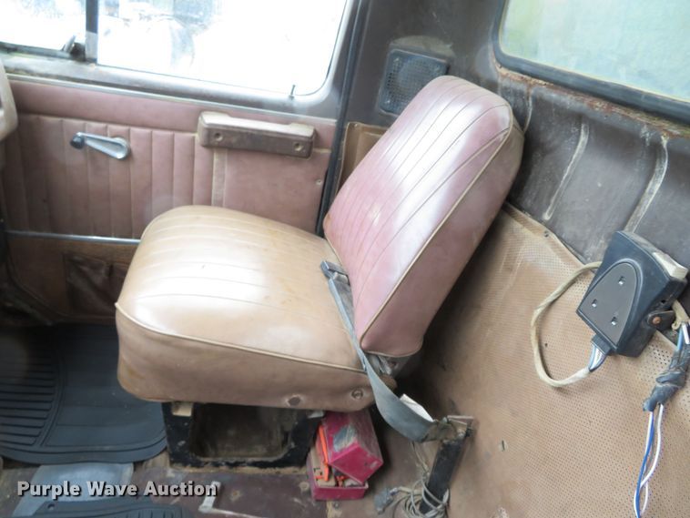 image for item DN7976 1989 International 8300  dump truck