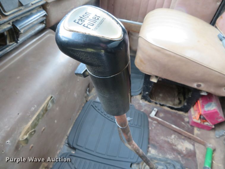 image for item DN7976 1989 International 8300  dump truck