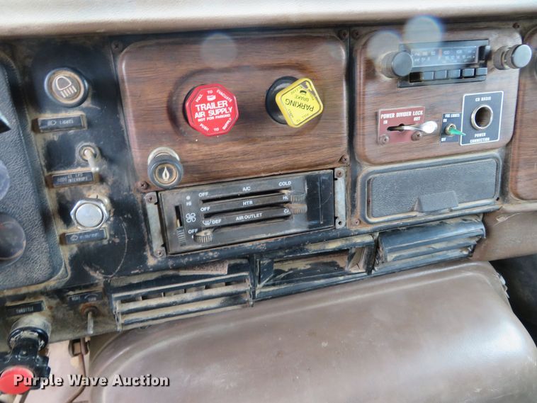 image for item DN7976 1989 International 8300  dump truck