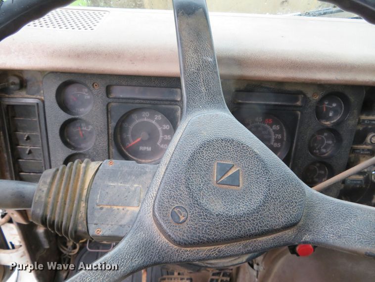 image for item DN7976 1989 International 8300  dump truck