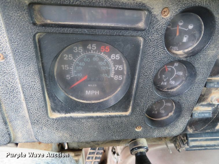 image for item DN7976 1989 International 8300  dump truck