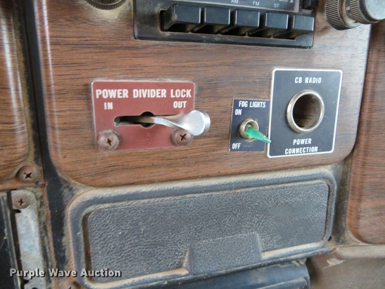 image for item DN7976 1989 International 8300  dump truck