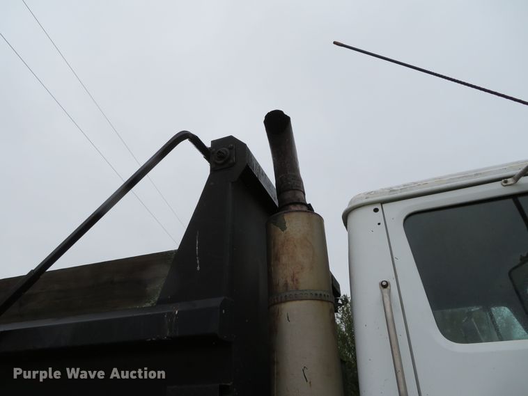 image for item DN7976 1989 International 8300  dump truck