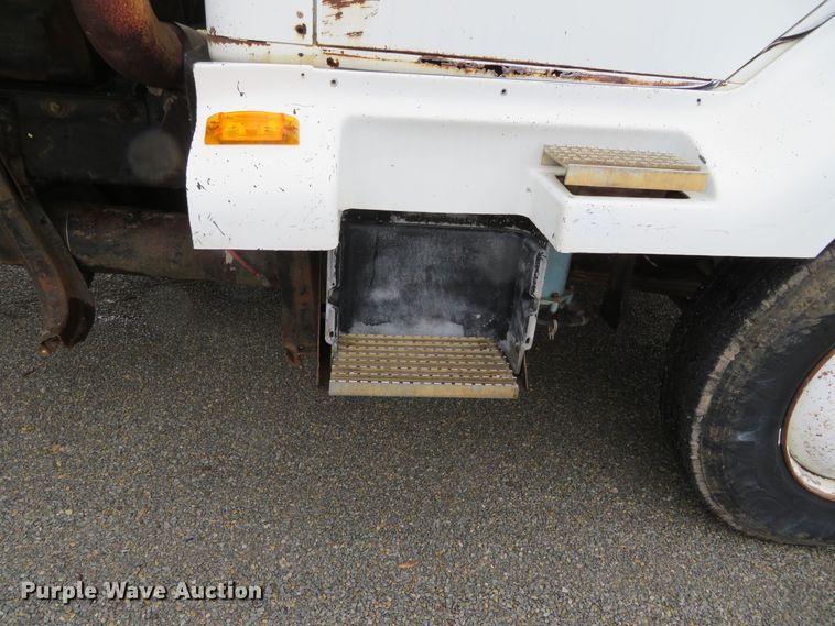 image for item DN7976 1989 International 8300  dump truck