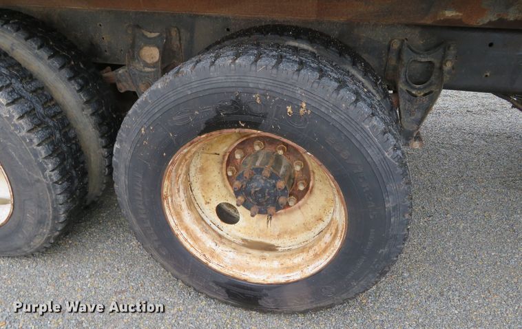 image for item DN7976 1989 International 8300  dump truck