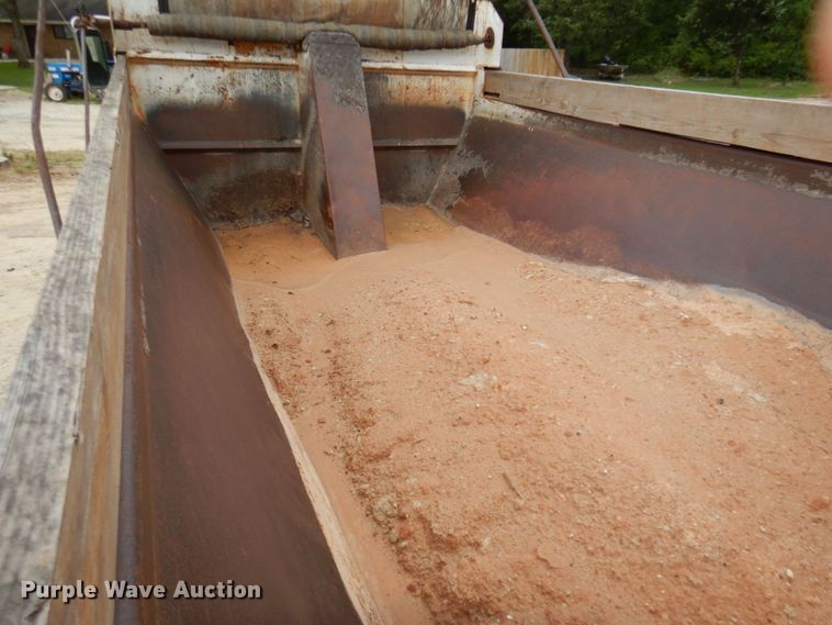 image for item DP3971 1992 Freightliner FLD120  dump truck