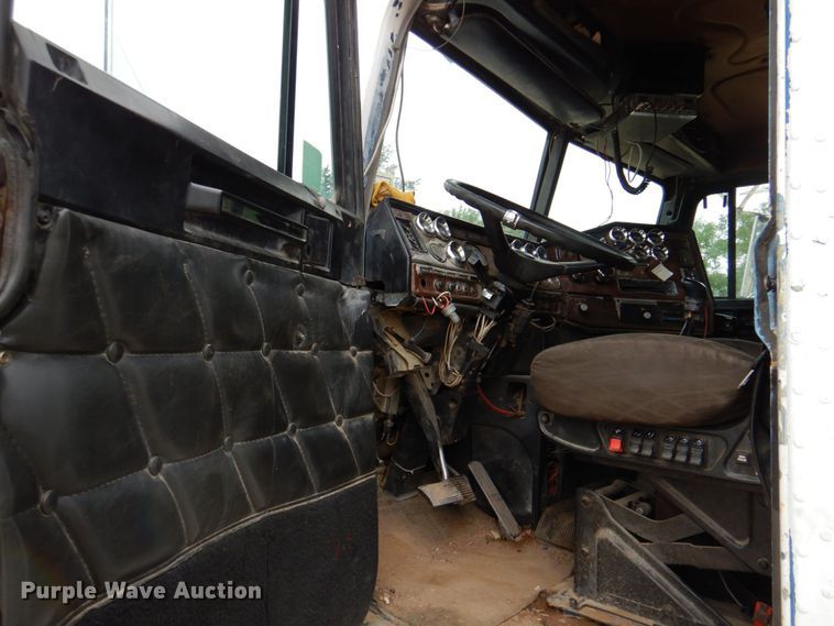 image for item DP3971 1992 Freightliner FLD120  dump truck