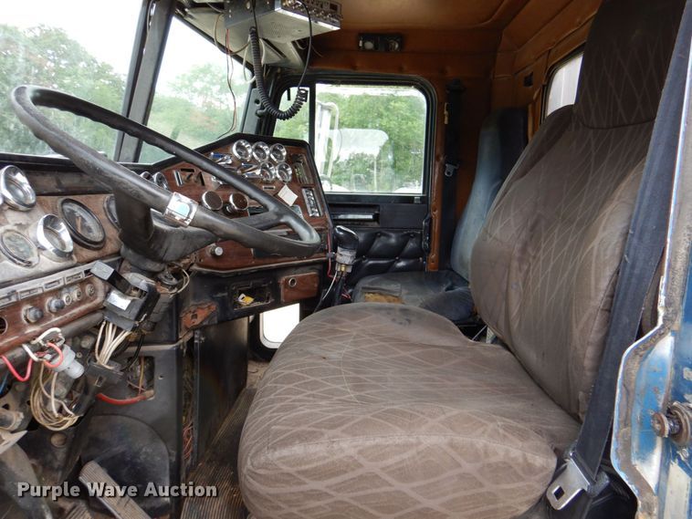 image for item DP3971 1992 Freightliner FLD120  dump truck