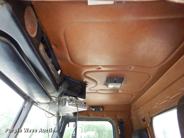 image for item DP3971 1992 Freightliner FLD120  dump truck