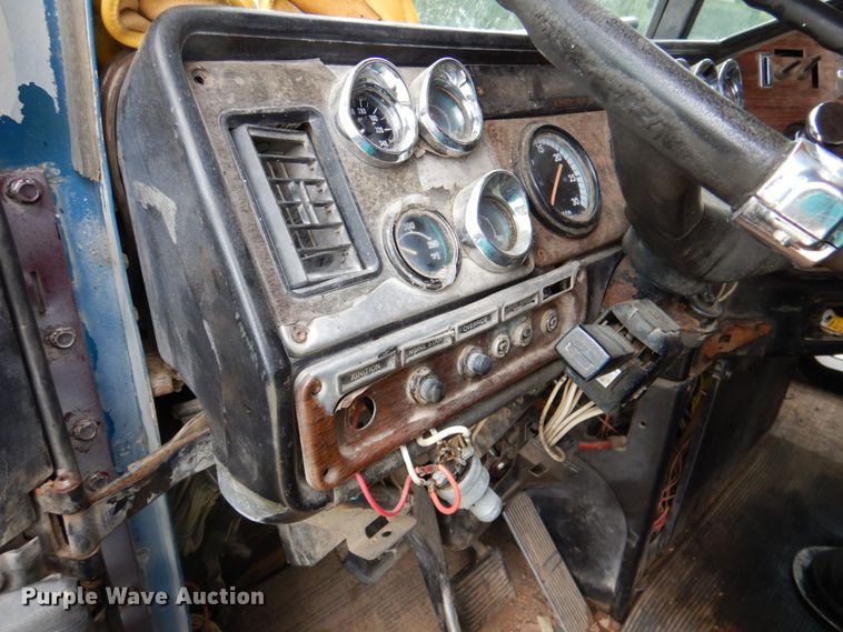 image for item DP3971 1992 Freightliner FLD120  dump truck