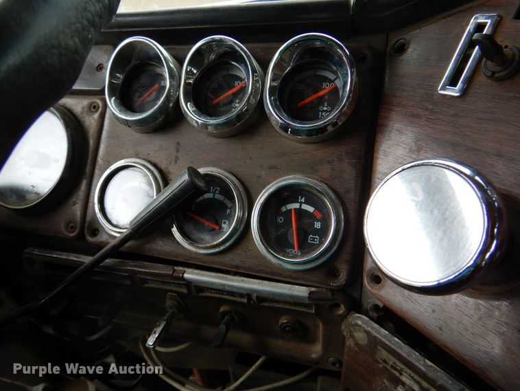 image for item DP3971 1992 Freightliner FLD120  dump truck