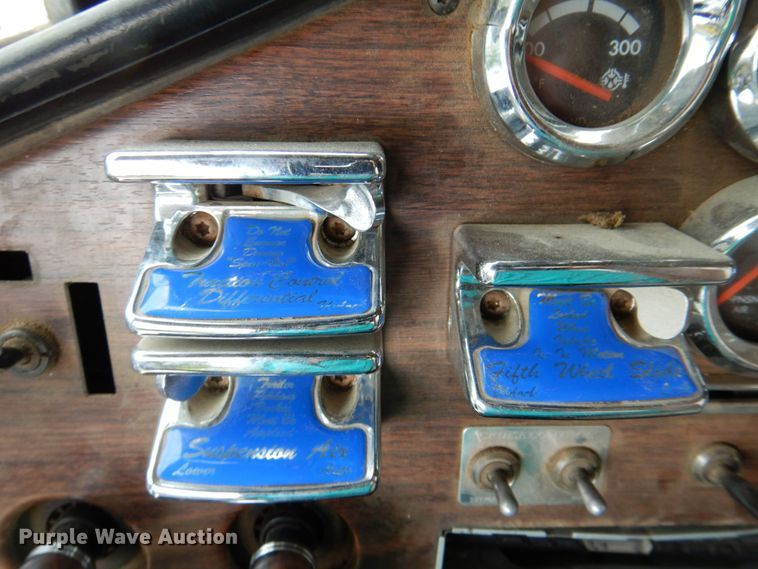 image for item DP3971 1992 Freightliner FLD120  dump truck