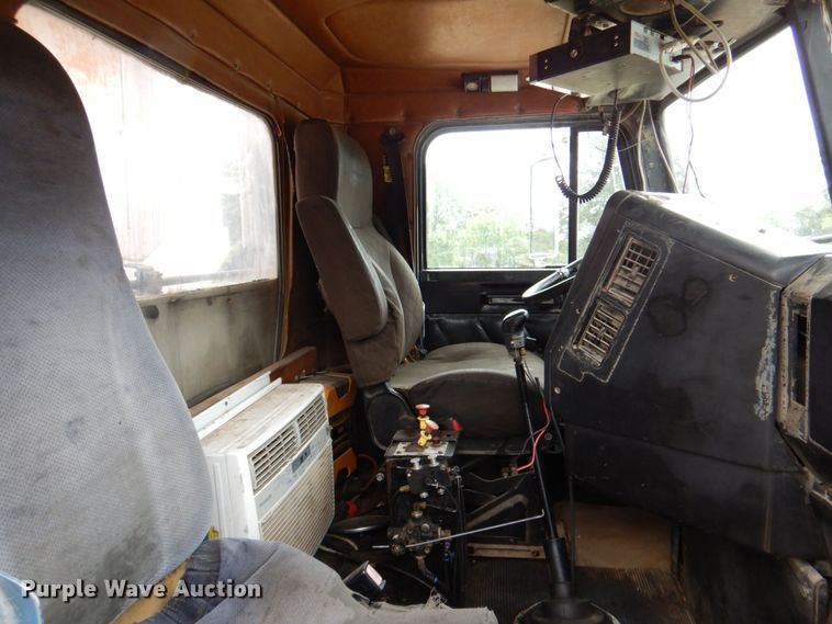 image for item DP3971 1992 Freightliner FLD120  dump truck