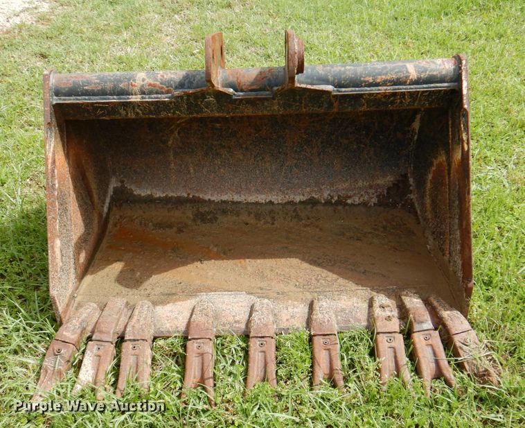 image for item DP3977 Kubota  36"W excavator bucket