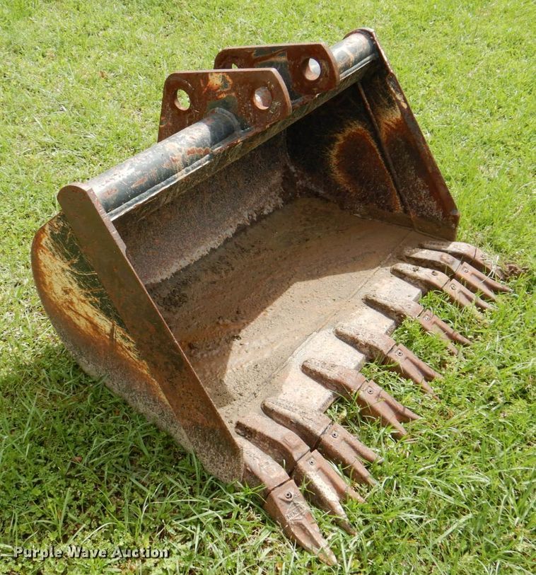 image for item DP3977 Kubota  36"W excavator bucket