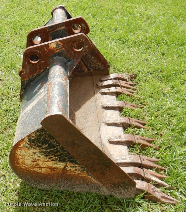 image for item DP3977 Kubota  36"W excavator bucket