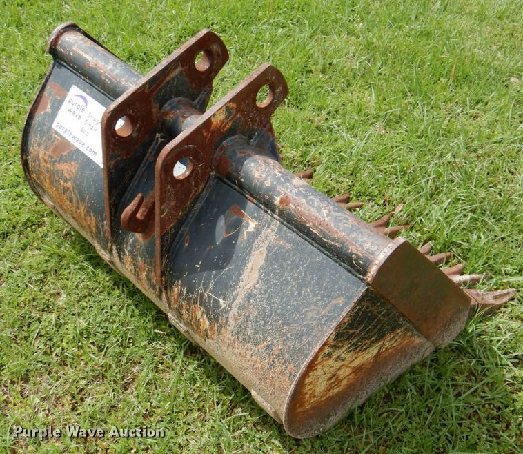 image for item DP3977 Kubota  36"W excavator bucket
