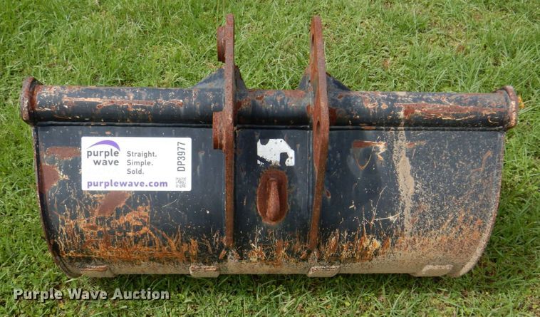 image for item DP3977 Kubota  36"W excavator bucket