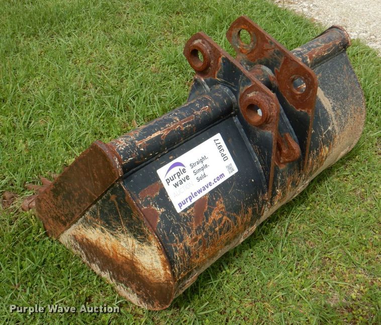 image for item DP3977 Kubota  36"W excavator bucket