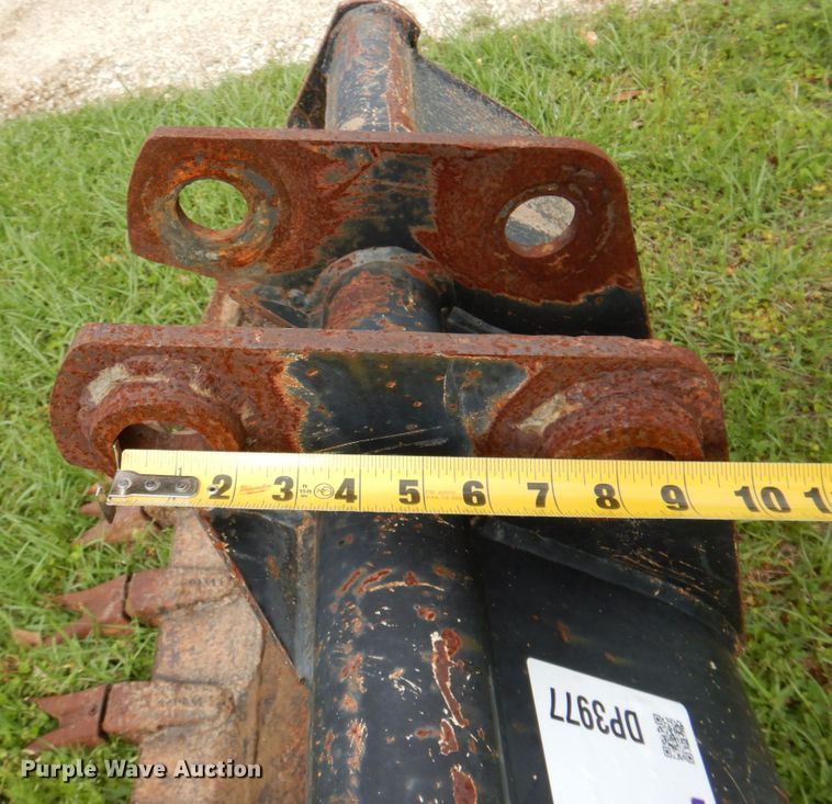 image for item DP3977 Kubota  36"W excavator bucket