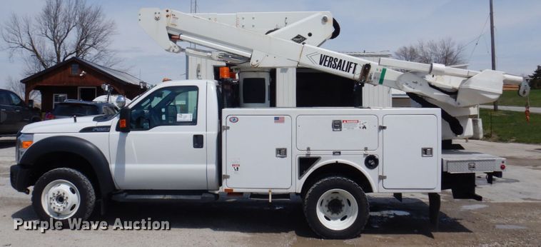 image for item DP5437 2013 Ford F550 Super Duty  bucket truck