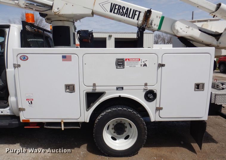 image for item DP5437 2013 Ford F550 Super Duty  bucket truck