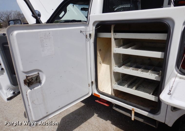 image for item DP5437 2013 Ford F550 Super Duty  bucket truck