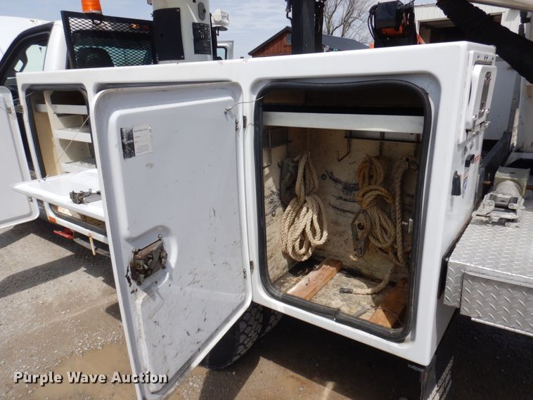 image for item DP5437 2013 Ford F550 Super Duty  bucket truck