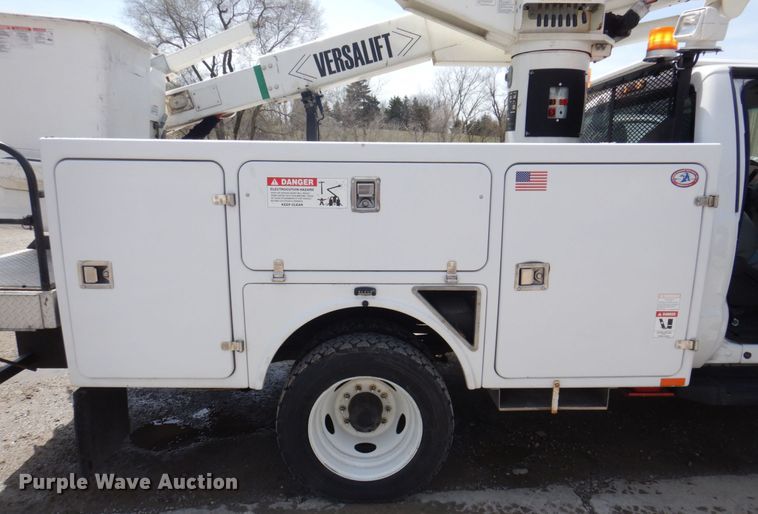 image for item DP5437 2013 Ford F550 Super Duty  bucket truck