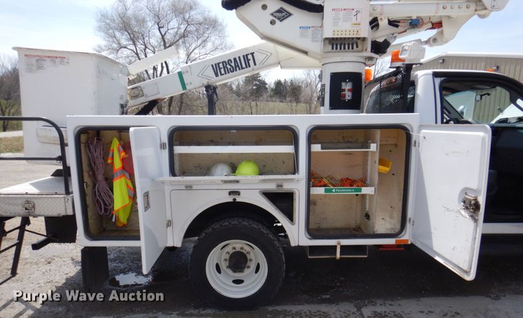 image for item DP5437 2013 Ford F550 Super Duty  bucket truck