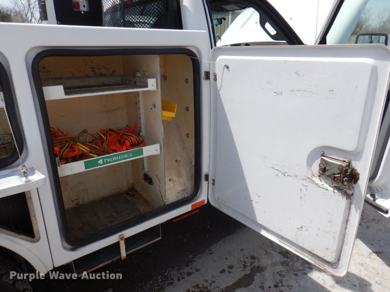 image for item DP5437 2013 Ford F550 Super Duty  bucket truck