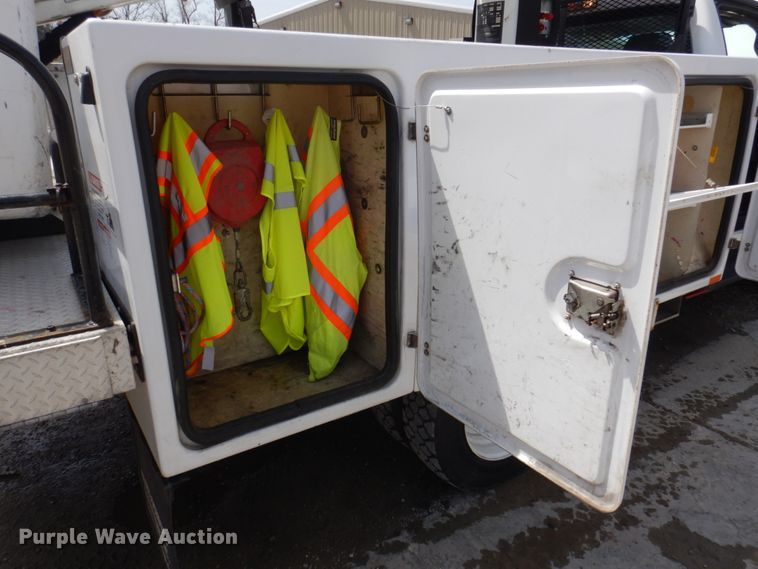 image for item DP5437 2013 Ford F550 Super Duty  bucket truck