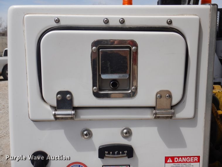 image for item DP5437 2013 Ford F550 Super Duty  bucket truck