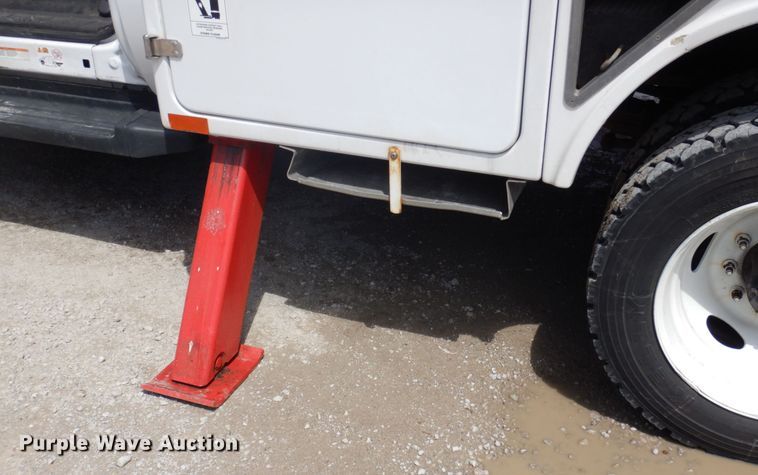 image for item DP5437 2013 Ford F550 Super Duty  bucket truck