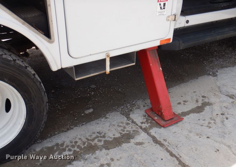 image for item DP5437 2013 Ford F550 Super Duty  bucket truck