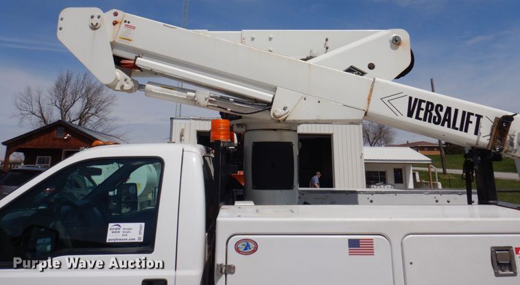 image for item DP5437 2013 Ford F550 Super Duty  bucket truck