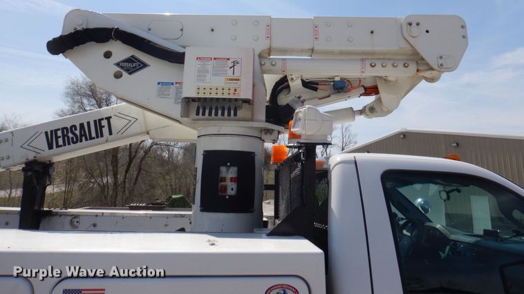 image for item DP5437 2013 Ford F550 Super Duty  bucket truck